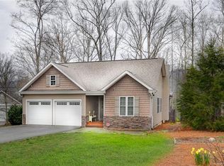 302 Theron Ct, Candler, NC 28715