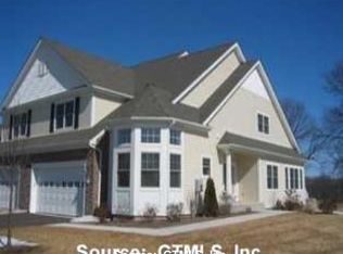 10 Muirfield Ln #10, Bloomfield, CT 06002