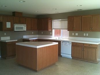 3rd image of 2335 N Fallbrook Dr