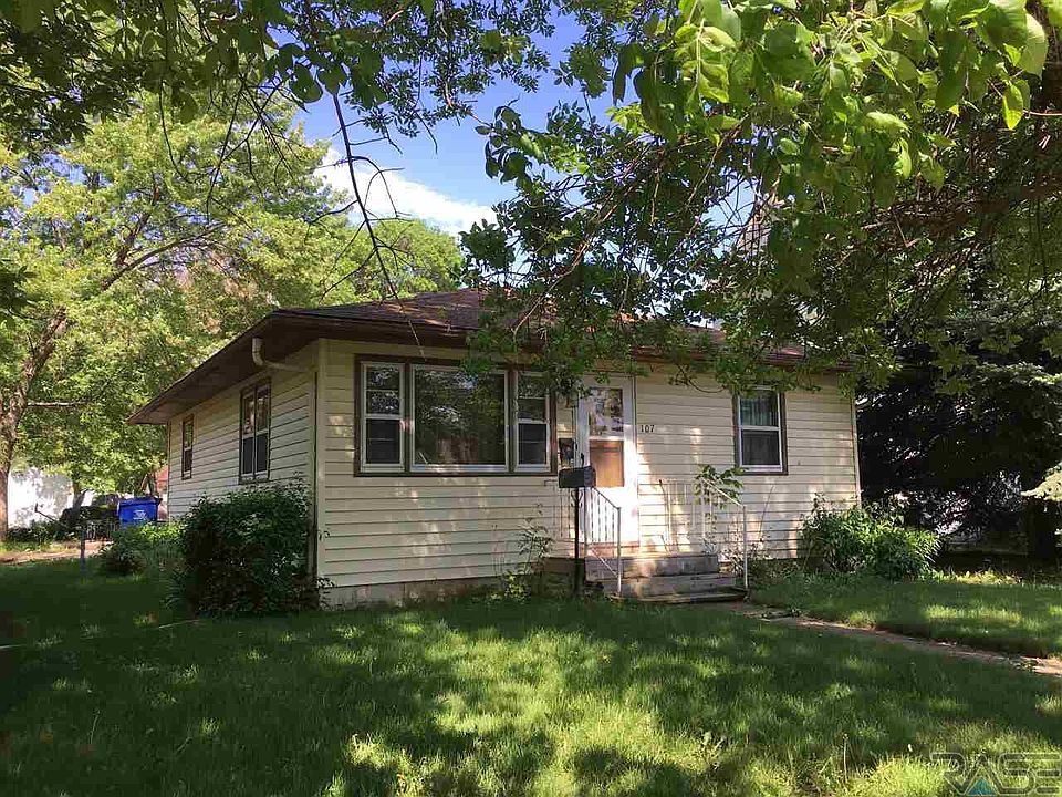 1st image of 107 N 6th St