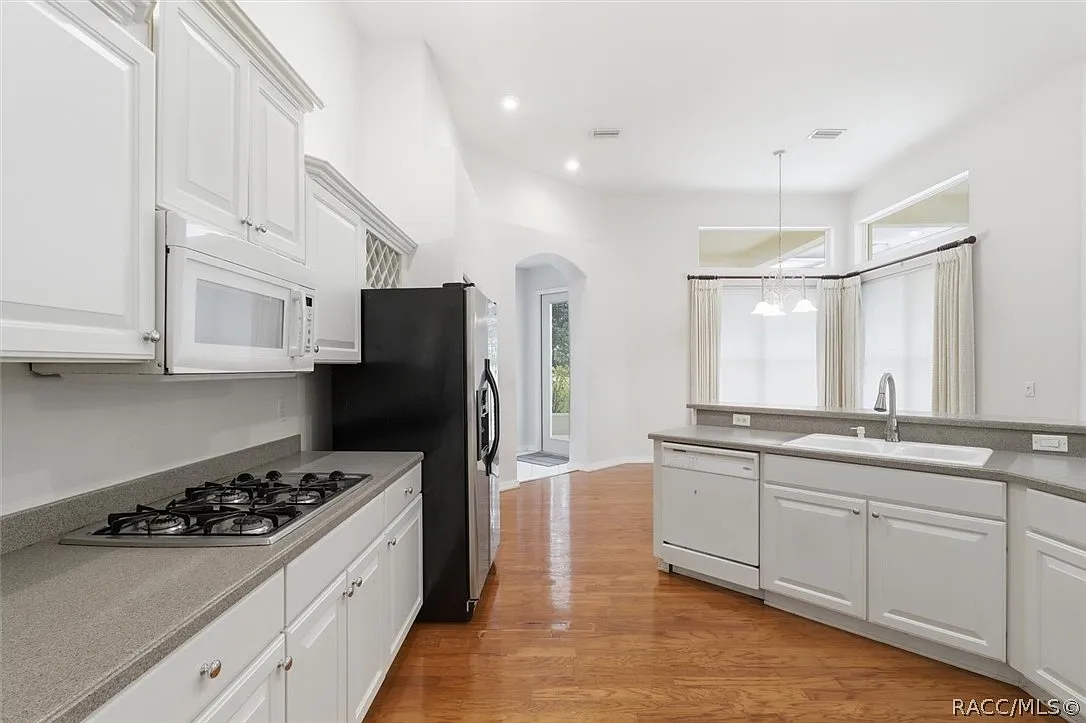 4 bed, 2478 sqft, $3,500 — Photo 4