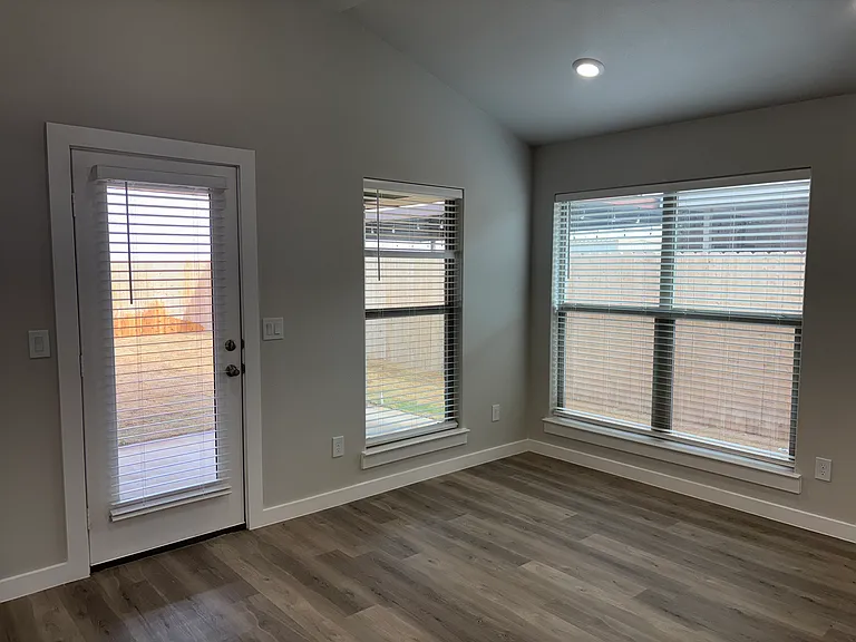 2504 Abbeville Ave — Photo 14
