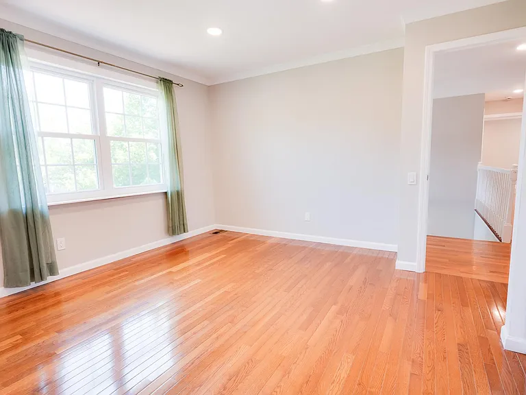 327 Royal Village Dr — Photo 34