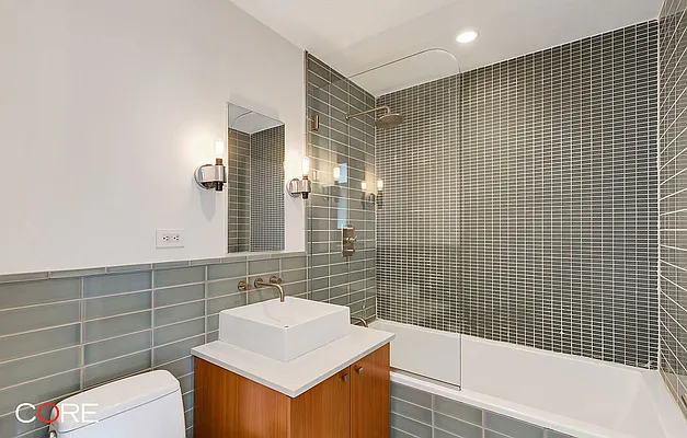 Rented by CORE | media 7