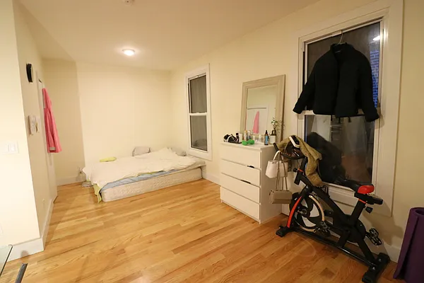 Rented by David Francis New York LLC | media 16