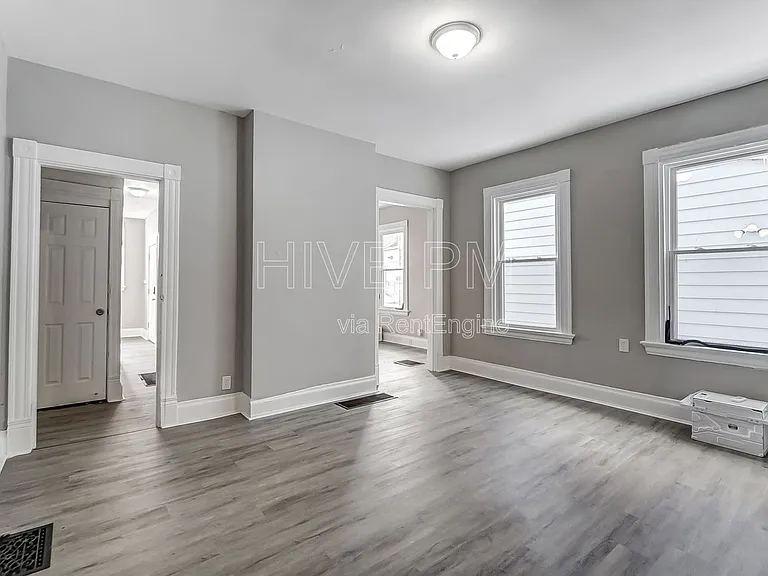 1758 Brewster Ave — Photo 8