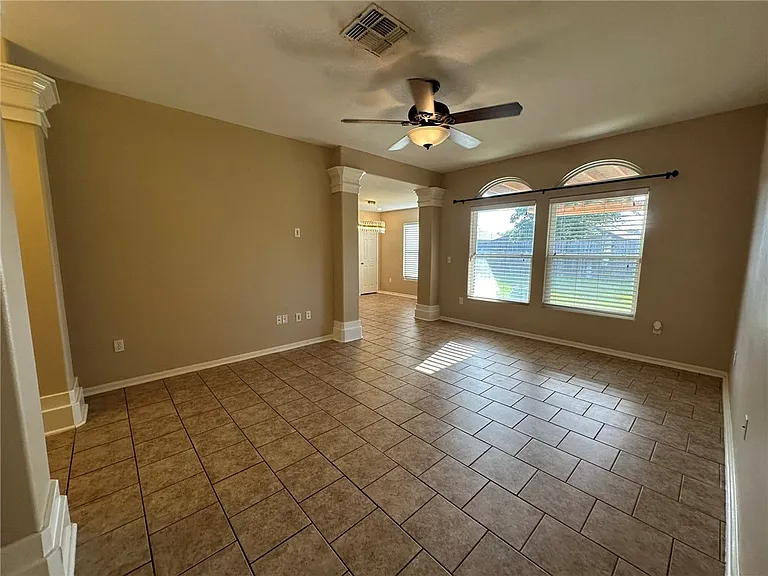 1132 Imperial St — Photo 4