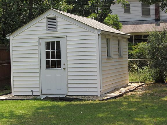3rd image of 4717 Radford Ave