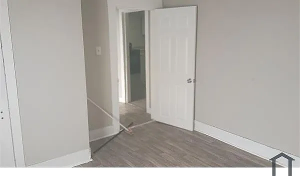 1536 W 8th St — Photo 14