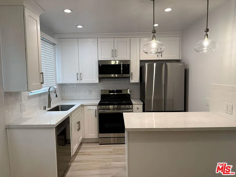4123 1/2 W Toluca Lake Ave — Photo 8