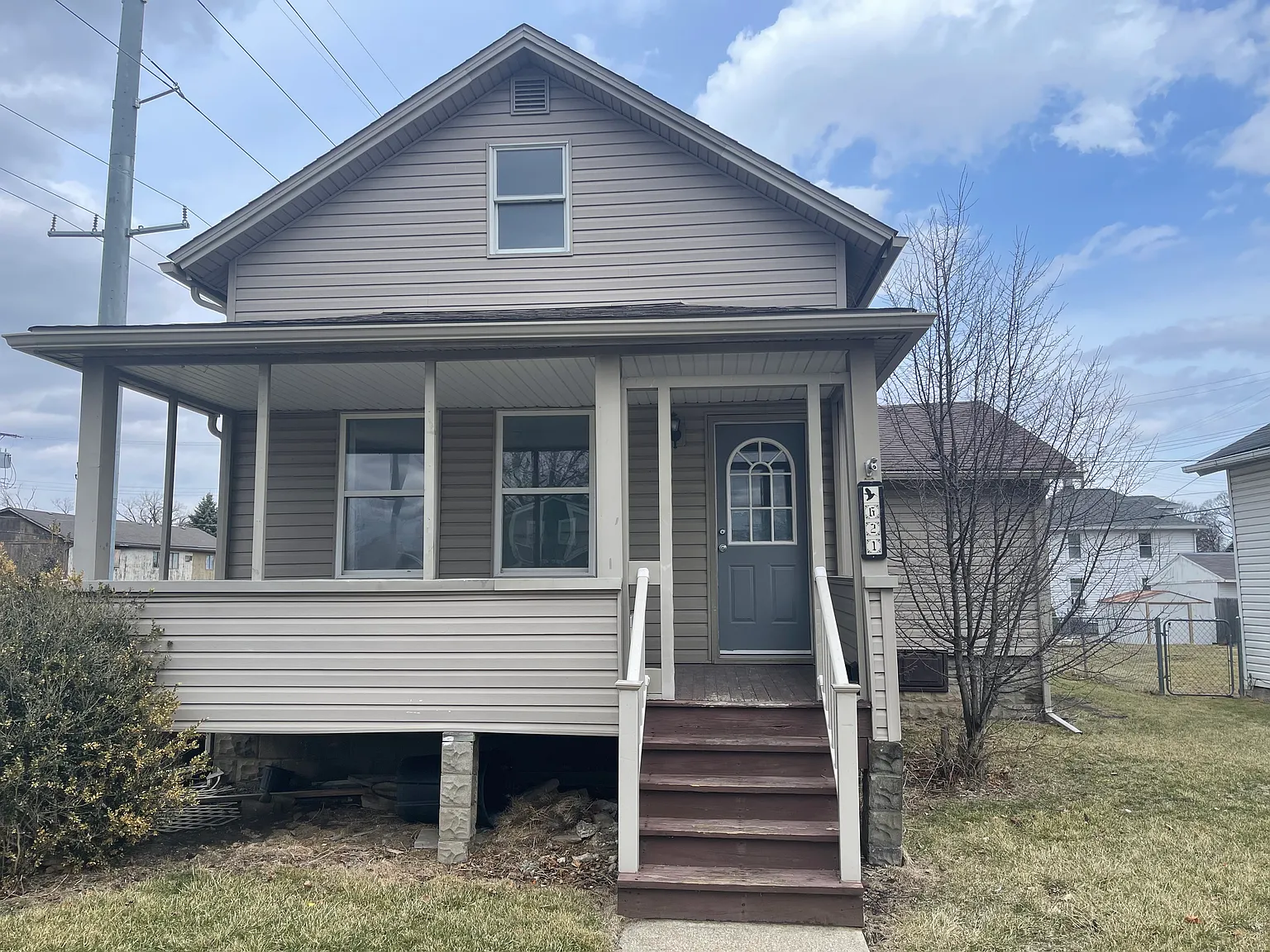 621 Humphrey St photo 1