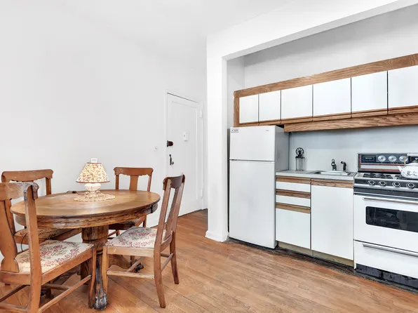 30 Remsen Street 1A image 4 of 5
