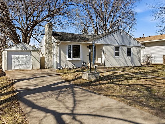 3rd image of 2303 7th Ave E