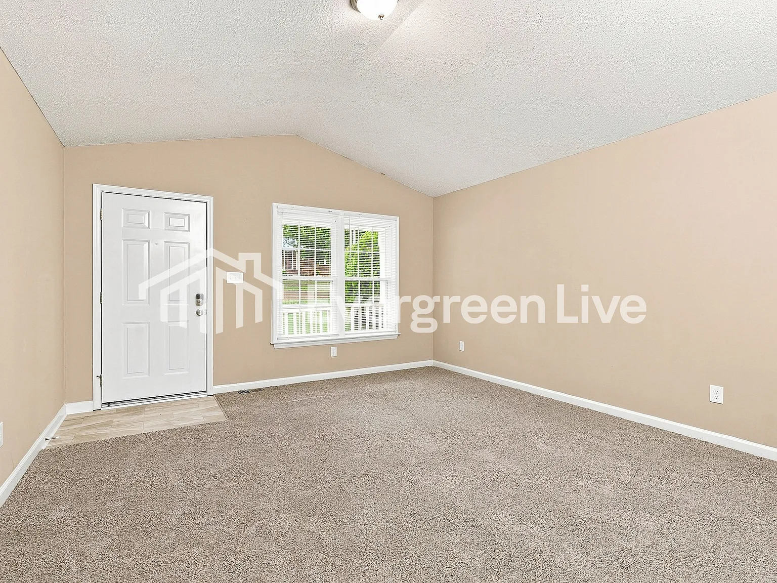 3 bed, 2.0 bath, 1133 sqft, $1,545 — Photo 2