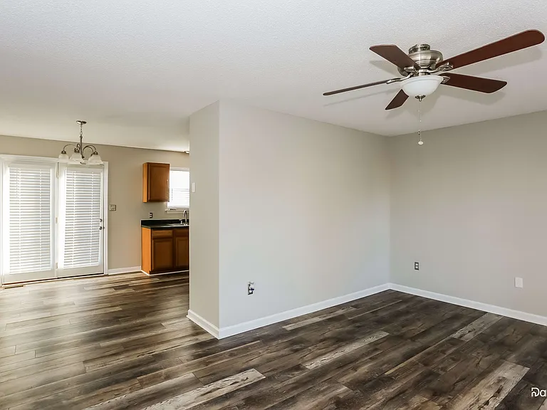 1018 Lauren Glen Dr — Photo 6
