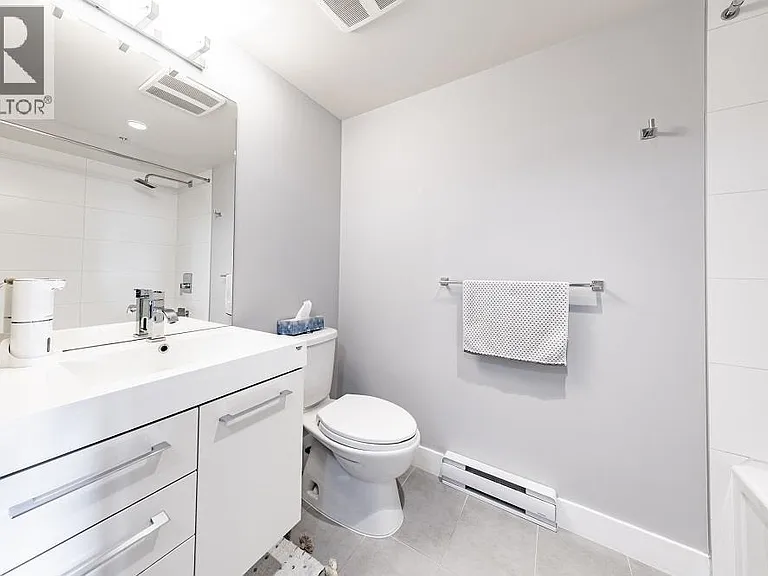 668 Columbia St #1011 — Photo 22