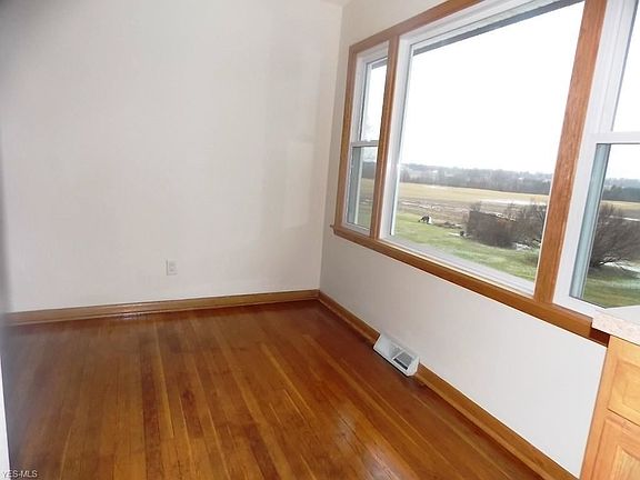 5th image of 2537 Timothy Ave NE