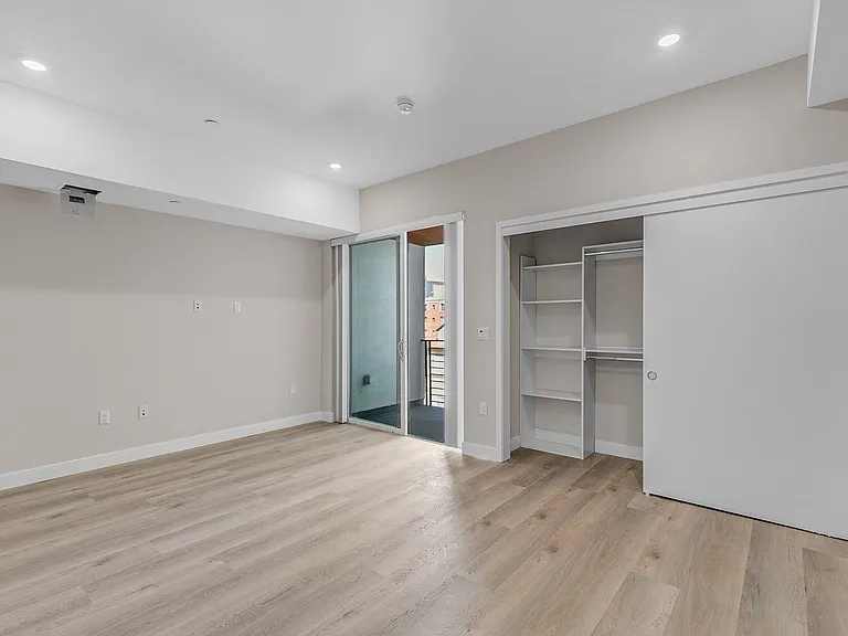 825 Coronado-Building — Photo 22