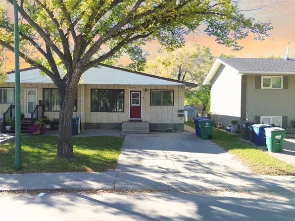4 Carleton Drive, Saskatoon, SK S7H 3N6