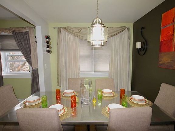 4th image of 2801 Newtown Ave #3