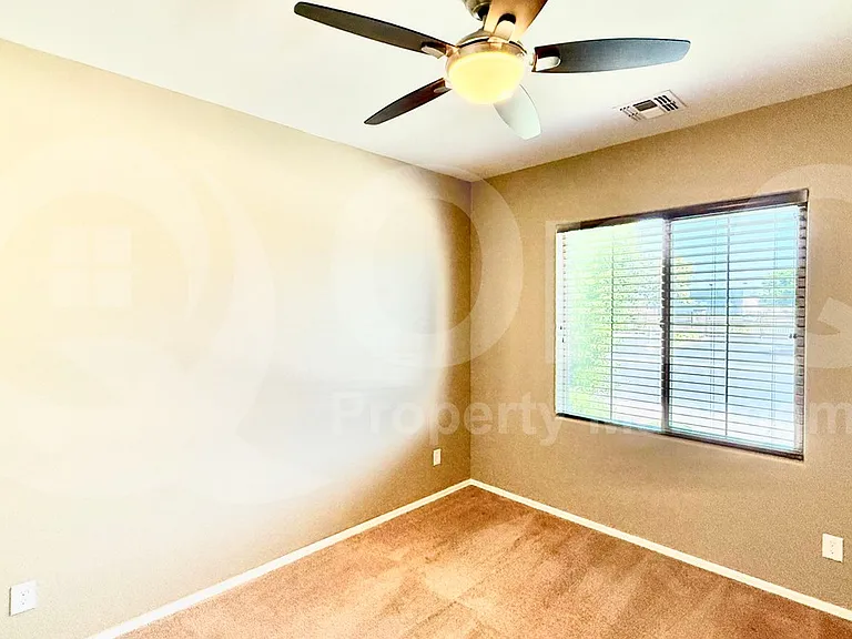 4425 E Saint John Rd — Photo 15