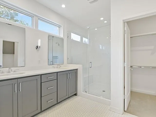2506 Sutherland St — Photo 9