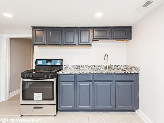 4th image of 2929 W Roscoe St #426