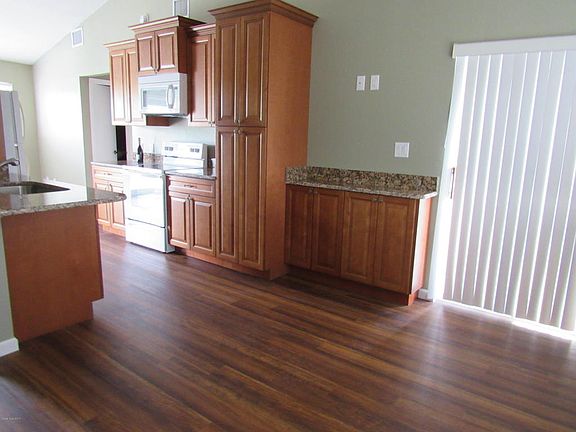 3rd image of 526 Beach Park Ln #526