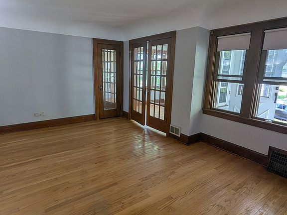 living room that opens to sunroom