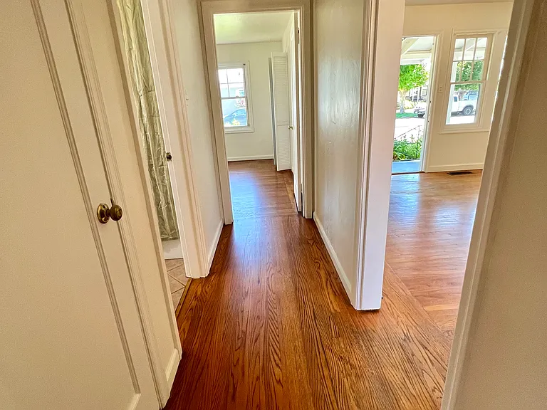 221 Hermosa Ave — Photo 13