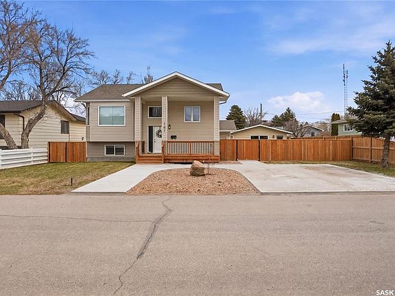 3rd image of 107 Valleyview DRIVE
