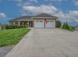 930 Denver Ln, Piney Flats, TN 37686