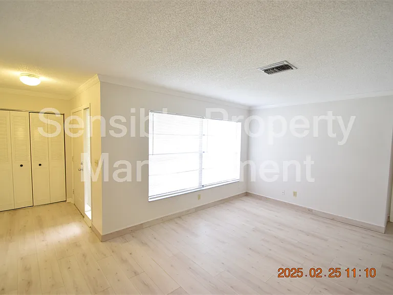12217 104th Ln — Photo 5