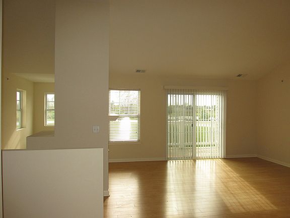 5th image of 1503 Echelon Cir #F