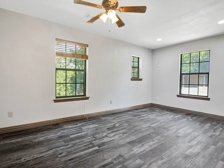 306 Homesite Rd — Photo 4
