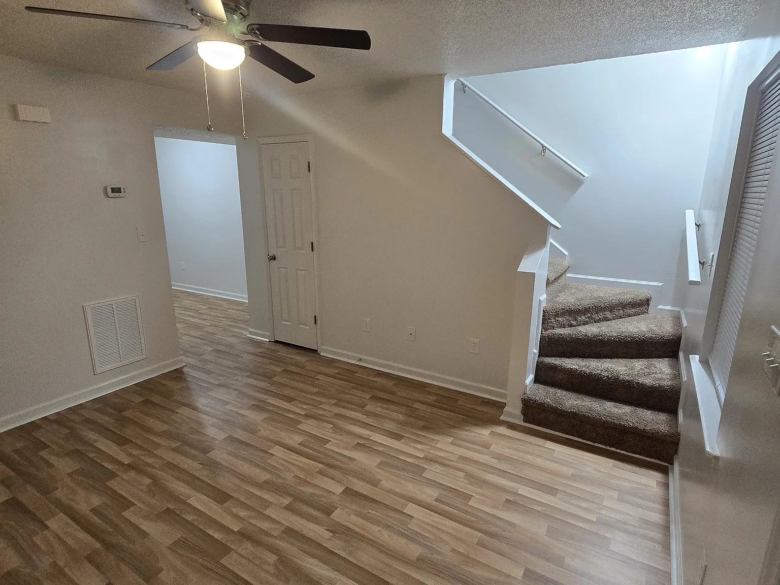 2 bed, 1.5 bath, 810 sqft, $1,200 — Photo 3