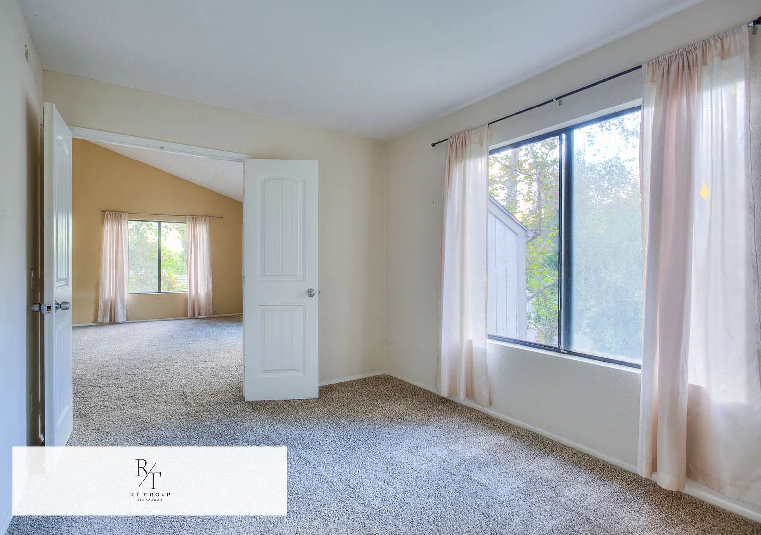 Spacious 3-Bedroom Condo with Balcony & Community Amenities in Canyon Crest ! — Photo 3