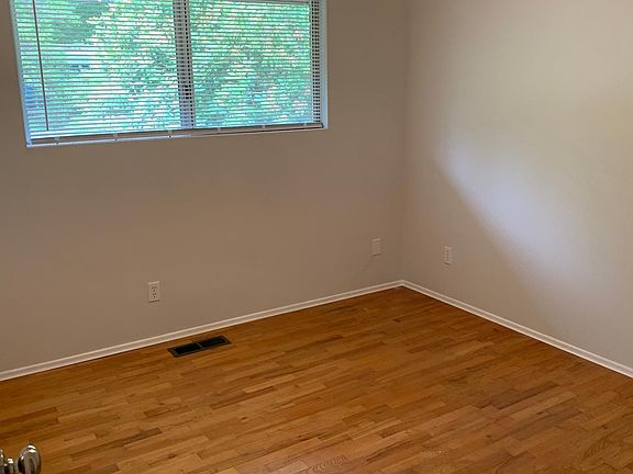 5th image of 9624 52nd Ave S