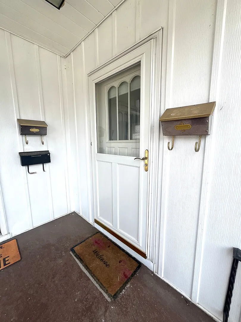 40 W Caracas Ave — Photo 2