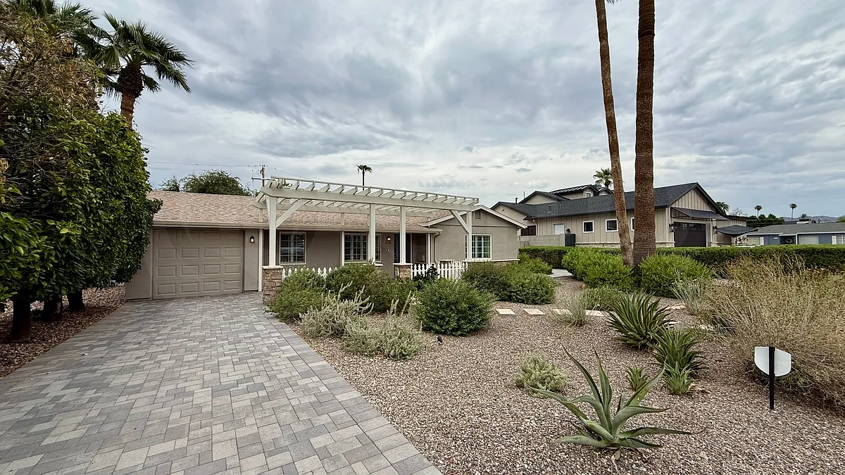 3 bed, 2.5 bath, 1994 sqft, $4,250 — Photo 2