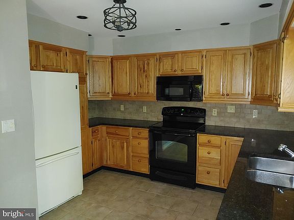 3rd image of 209 Beechwood Dr