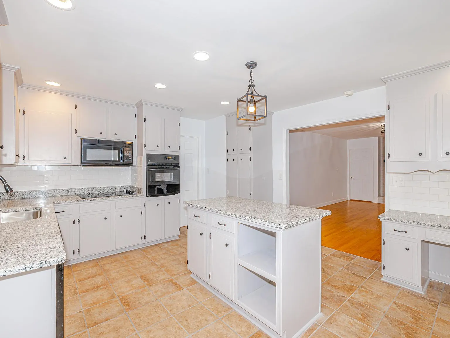 4 bed, 2.5 bath, 2698 sqft, $2,850 — Photo 3