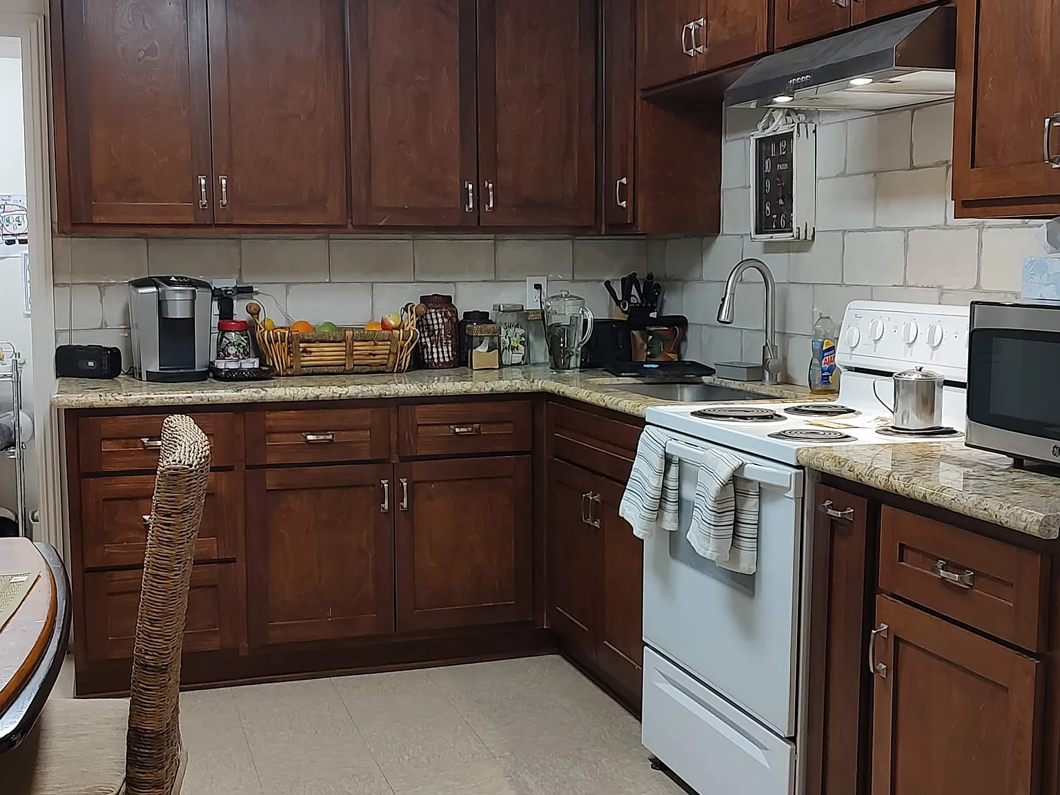 3 bed, 10200 sqft, $2,200 — Photo 3