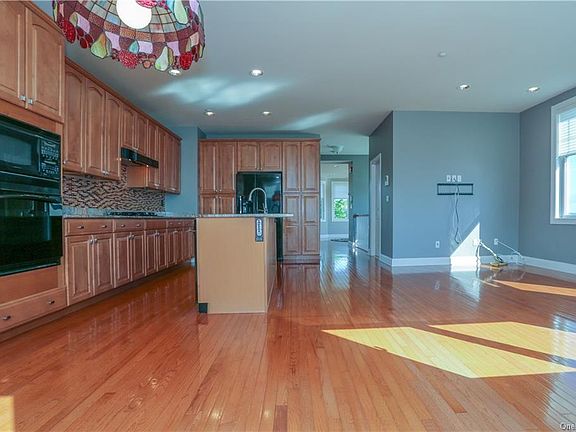3rd image of 23 Edge Water Ln