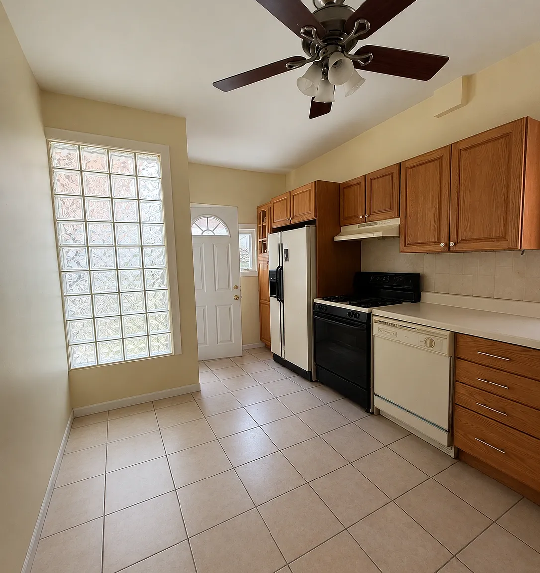 2 bed, 1934 sqft, $2,997 — Photo 2