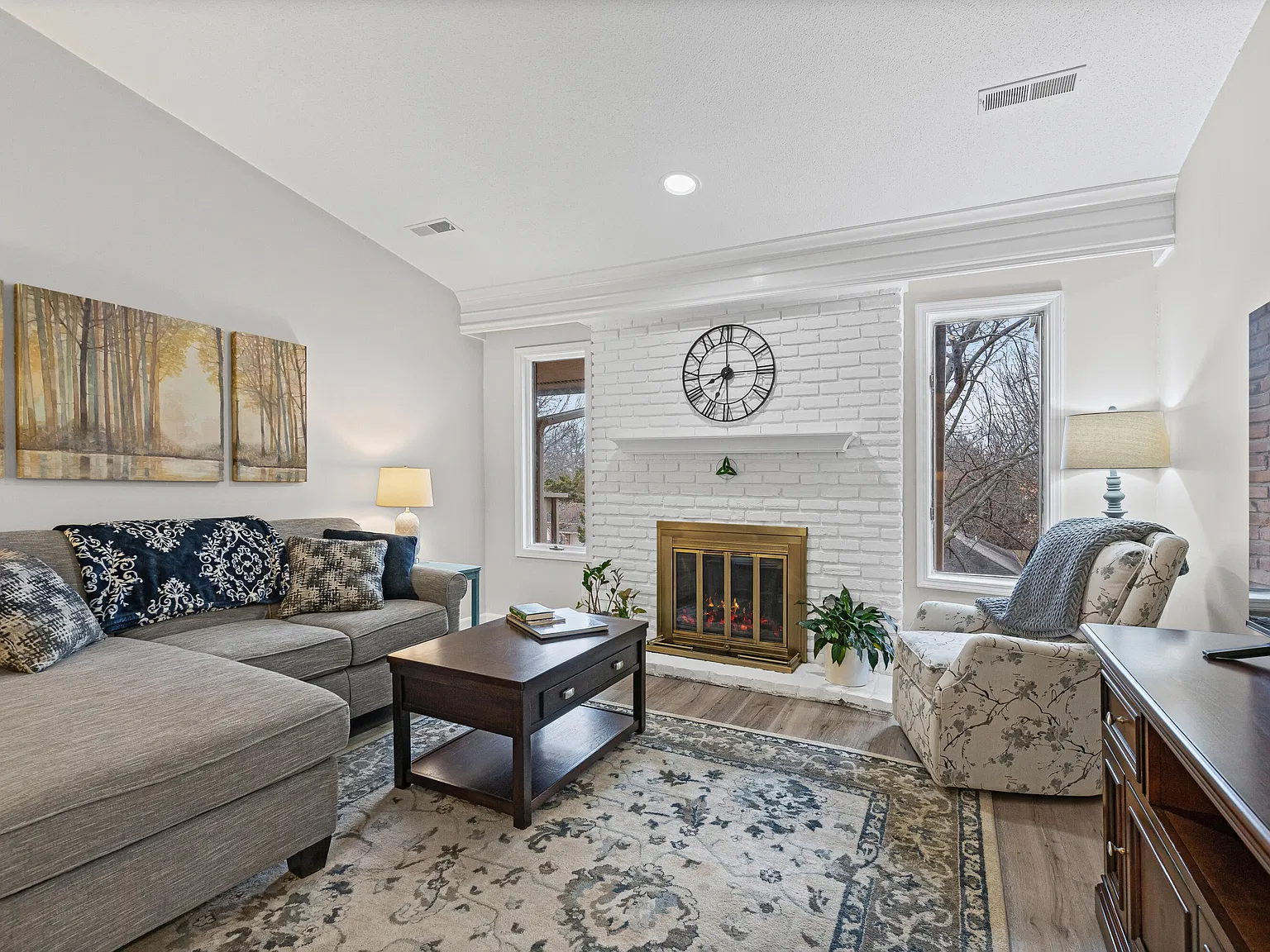 2 bed, 2.0 bath, 1100 sqft, $2,300 — Photo 2