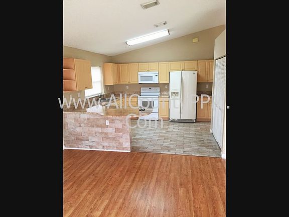 3rd image of 875 NW 165th Ave