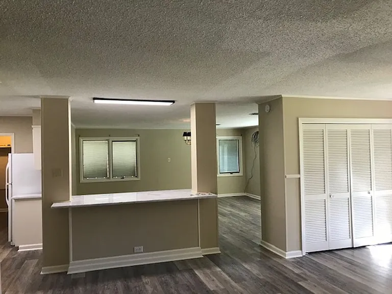 2504 Kenmore St — Photo 10