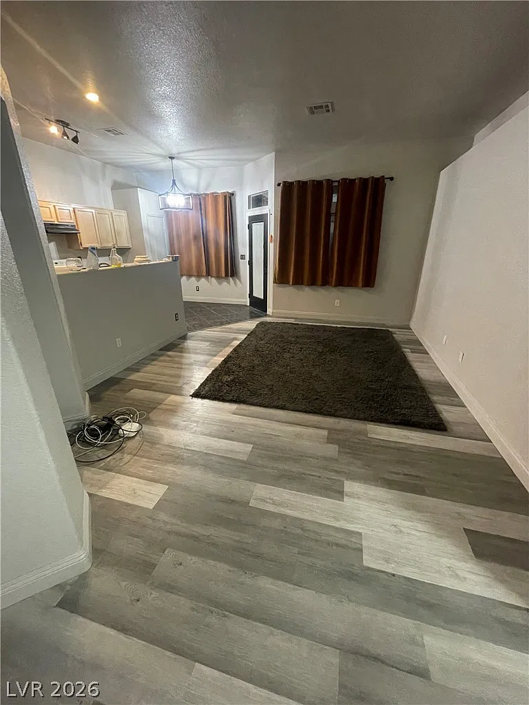 3 bed, 2.0 bath, 1505 sqft, $2,194 — Photo 3