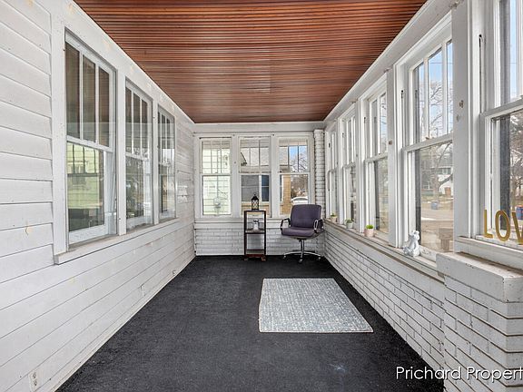 2nd image of 1841 Martin Ave SE